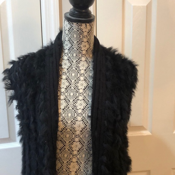 Faux Fur & Sweater Vest - Picture 4 of 7
